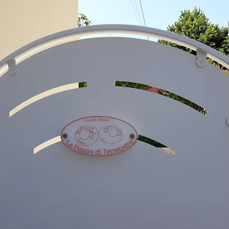 Le Pecore Di Terracotta Pesaro